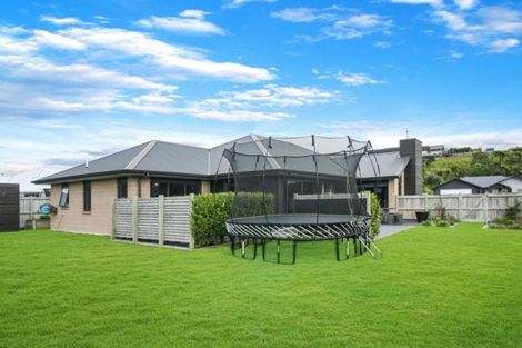 Photo of property in 27 Fernbrook Drive, Hurworth, New Plymouth, 4310