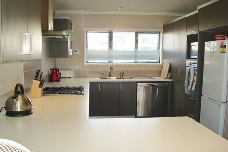 Photo of property in 3 Vicente Place, Oteha, Auckland, 0632