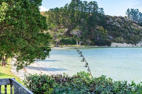 Photo of property in 1 Rigby Street, Whakapirau, 0583