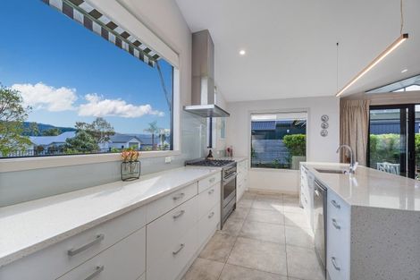 Photo of property in 1 Topping Place, Whitianga, 3510