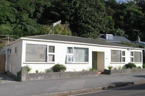 Photo of property in 355 Karaka Bay Road, Karaka Bays, Wellington, 6022