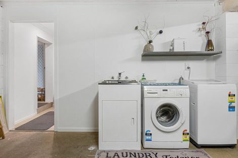 Photo of property in 4 Evelyn Place, Welbourn, New Plymouth, 4310