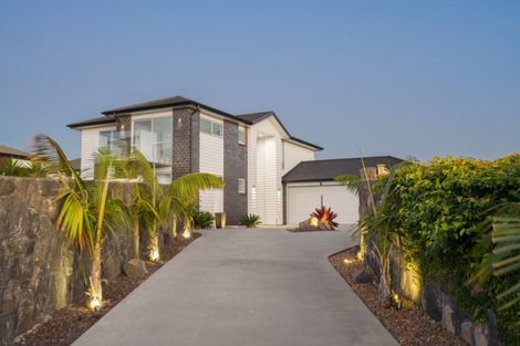 Photo of property in 18 Milano Boulevard, Karaka, Papakura, 2113