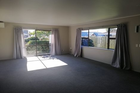 Photo of property in 2/7 Kathleen Place, Rainbow Point, Taupo, 3330