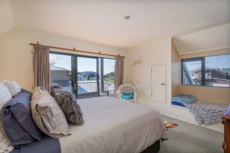 Photo of property in 28 Hahei Beach Road, Hahei, Whitianga, 3591