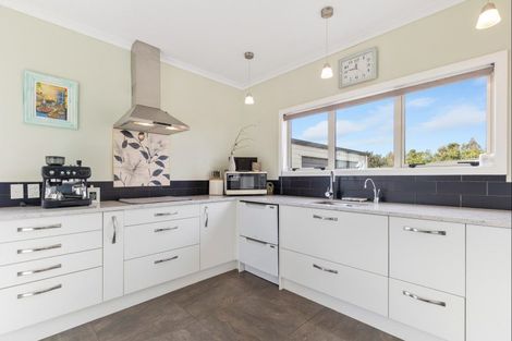 Photo of property in 128 Lindsay Road, Levin, 5510