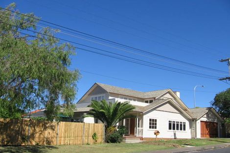 Photo of property in 1 Ocean View Road, Milford, Auckland, 0620