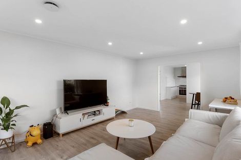 Photo of property in 38 Sunline Avenue, Massey, Auckland, 0614