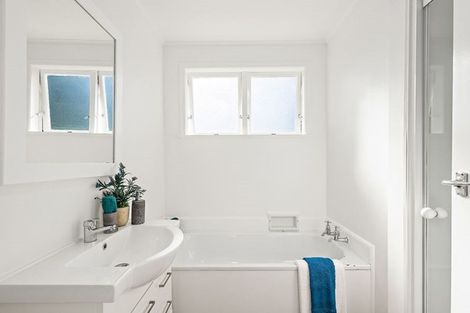 Photo of property in 7 Arlette Place, Massey, Auckland, 0614