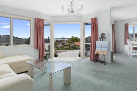 Photo of property in 10 Bayvista Close, Welcome Bay, Tauranga, 3112