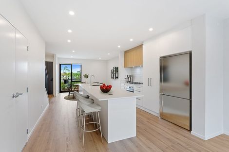 Photo of property in 8 Verde Lane, Rosehill, 2113