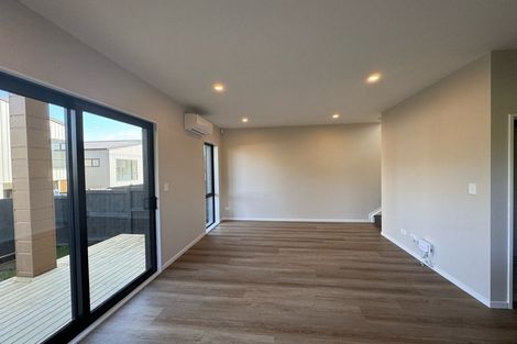 Photo of property in 2 Don Oliver Lane, Glen Eden, 0602