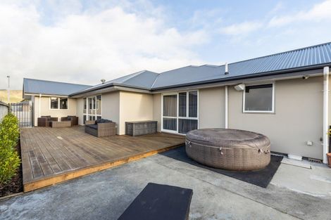 Photo of property in 4 Cyprus Place, Fitzherbert, Palmerston North, 4410