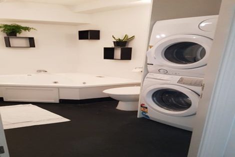 Photo of property in Stadium Garden Flats, 107/107 Thorndon Quay, Pipitea, Wellington, 6011