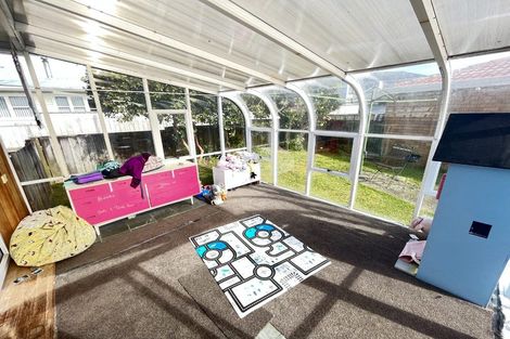 Photo of property in 10 Gills Avenue, Papakura, 2110