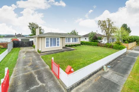 Photo of property in 16 Battersea Place, Roslyn, Palmerston North, 4414