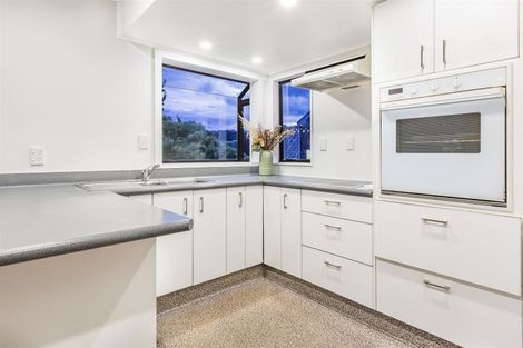 Photo of property in 10 Albatross Close, Whitby, Porirua, 5024