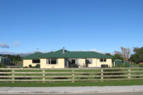 Photo of property in 127 Rangiuru Road, Otaki Beach, Otaki, 5512