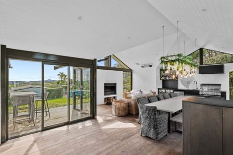 Photo of property in 86 Whites Road, Whitford, Howick, 2571