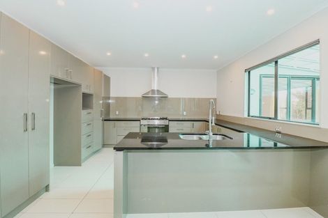 Photo of property in 16 Kinmont Rise, East Tamaki Heights, Auckland, 2016