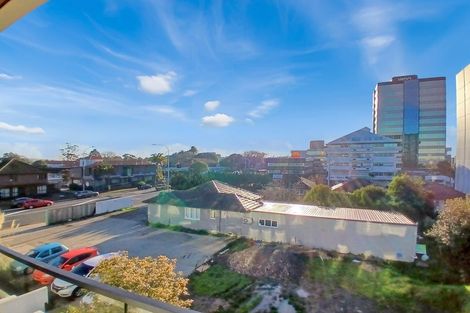 Photo of property in Frank Sargeson Apts, 205/80 Anzac Street, Takapuna, Auckland, 0622