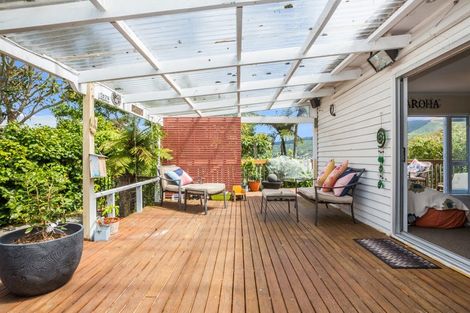 Photo of property in 16 Raroa Terrace, Tawa, Wellington, 5028