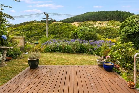 Photo of property in 16 Raroa Terrace, Tawa, Wellington, 5028