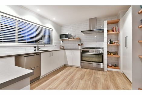 Photo of property in 168 Centreway Road, Orewa, 0931