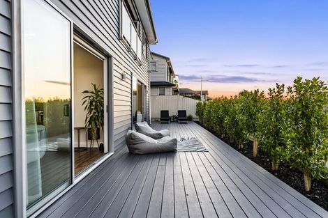 Photo of property in 33 Te Oneroa Way, Long Bay, Auckland, 0630