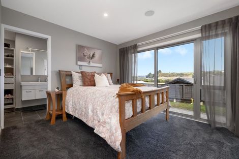 Photo of property in 4 Rochfort Crescent, Pyes Pa, Tauranga, 3112