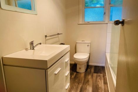 Photo of property in 72 Mckenzie Road, Mangere Bridge, Auckland, 2022