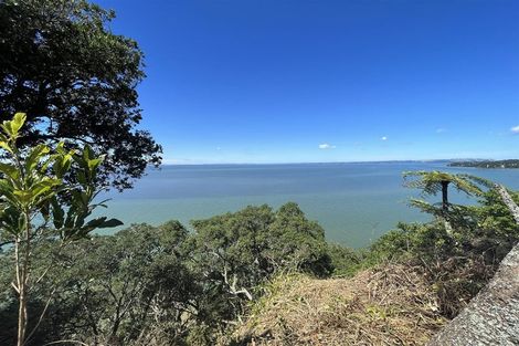 Photo of property in 16 Cliff View Drive, Green Bay, Auckland, 0604