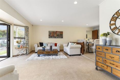 Photo of property in 17 Frank Evans Place, Henderson, Auckland, 0610