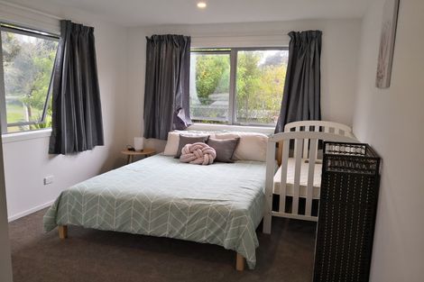 Photo of property in 3 Julia Place, Totara Vale, Auckland, 0629