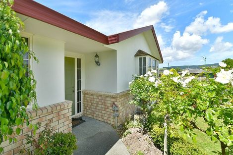 Photo of property in 4 Amberly Rise, Helensville, 0800