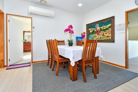 Photo of property in 16 Ranfurly Road, Papatoetoe, Auckland, 2104