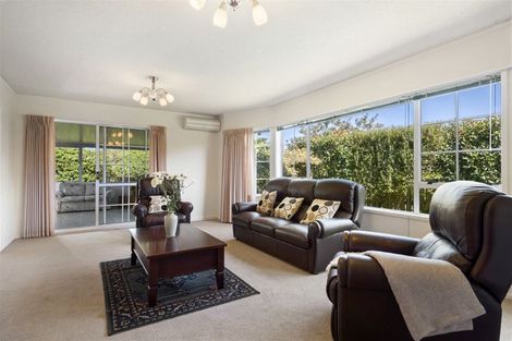 Photo of property in 3 Delisle Place, Windsor Park, Auckland, 0632