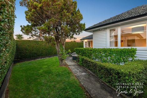 Photo of property in 422a Old Te Atatu Road, Te Atatu Peninsula, Auckland, 0610