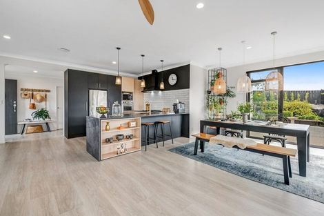 Photo of property in 57 Roberta Crescent, Orewa, 0931