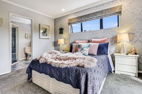 Photo of property in 4 Harrogate Place, Grandview Heights, Hamilton, 3200