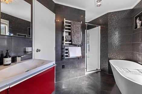 Photo of property in 2/12 Wanita Place, Totara Vale, Auckland, 0629