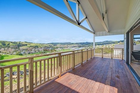 Photo of property in 4d Forlong Rise, Helensville, 0800