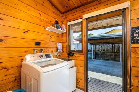 Photo of property in 41 Riversdale Drive, Merrilands, New Plymouth, 4312