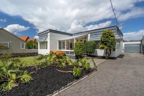 Photo of property in 1/6 Shakespeare Road, Milford, Auckland, 0620