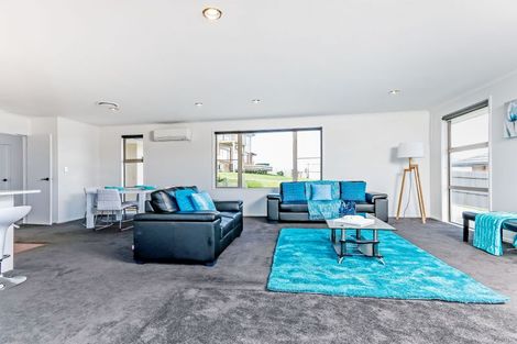 Photo of property in 87 Tiriwa Drive, Massey, Auckland, 0614