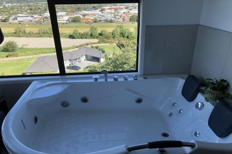 Photo of property in 29 Riverstone Drive, Riverstone Terraces, Upper Hutt, 5018