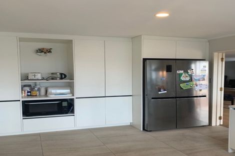 Photo of property in 15 Vermeer Place, West Harbour, Auckland, 0618