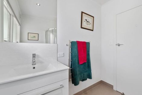 Photo of property in 1/126a Vauxhall Road, Narrow Neck, Auckland, 0624