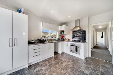 Photo of property in 1 George Street, Clinton, 9534