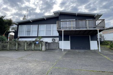 Photo of property in 134 Cornfoot Street, Castlecliff, Whanganui, 4501